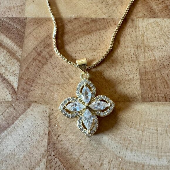 Neiman Marcus 18K Gold Plated Four Leaf Clover Necklace - Picture 2 of 5